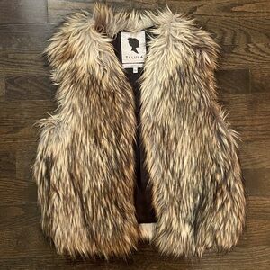 Talula for Aritzia Vegan Fur Vest Brown/Cream Tones
Size XS